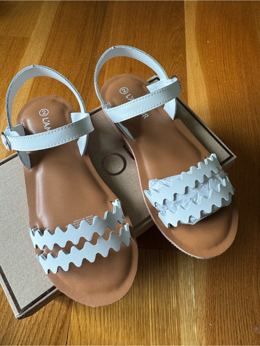 L'Amour White Wavy Strap Kids Sandals